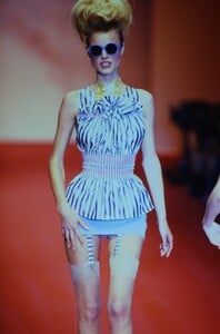 984084016_VIVIENNE-WESTWOOD-SPRING-1997(34).thumb.jpg.43d976aabd1dba5c00a7cbda93f094aa.jpg