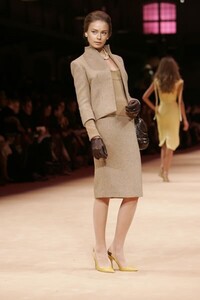 Alexander-McQueen-FW2005-09.jpg