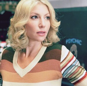 Ari-Graynor-nude-topless-cleavage-sexy-hot1-1.jpg