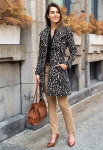 Blusa-Leticia-_-Pant.-Mariela-Camello-_-Saco-Esther-Animal-Prt-20-Edit.jpg