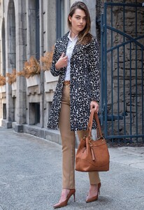 Blusa-Victoria-_-Pant.-Mariela-Camello-_-Saco-Esther-Animal-Prt-12-Edit.jpg
