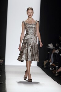 Carolina-Herrera-FW2005-10.jpg