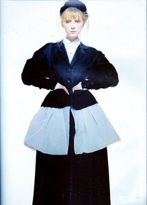 Demarchelier_UK_Vogue_March_1986_06.thumb.jpg.badd2ad402ddd305aed460dc42f9b111.jpg