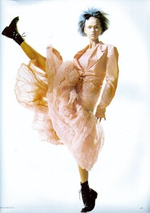 Demarchelier_UK_Vogue_March_1986_12.thumb.jpg.b761ef0eb061660ef7a87d820c663720.jpg