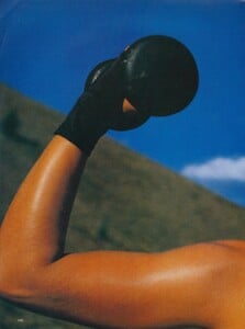 Demarchelier_US_Vogue_December_1987_01.thumb.jpg.98321471764945a1c9f1b79c5233466a.jpg