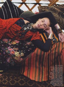 Elgort_US_Vogue_March_2010_10.thumb.jpg.770891e7e522136d10c1b79ff0fcf6e2.jpg