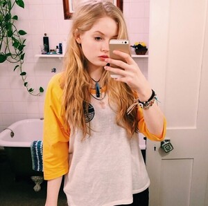 Ellie-Bamber-eb452g3n4589-22-595x593.jpg