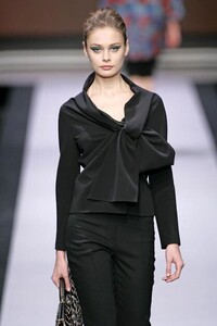 Emanuel-Ungaro-FW2005-03.jpg