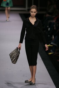 Emanuel-Ungaro-FW2005-08.jpg