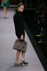 Emanuel-Ungaro-FW2005-09.jpg