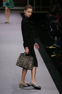 Emanuel-Ungaro-FW2005-10.jpg