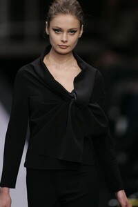 Emanuel-Ungaro-FW2005-12.jpg