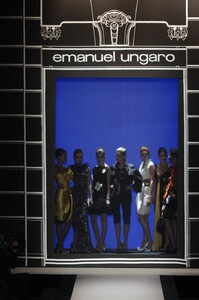 Emanuel-Ungaro-FW2005-26.jpg