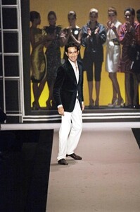 Emanuel-Ungaro-FW2005-27.jpg