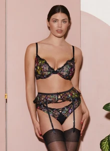 FleurDuMal7149_crop_2200x2200_crop_center.webp