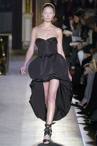 Giambattista-Valli-FW2005-09.jpg