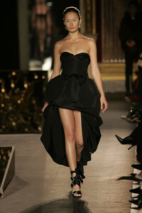 Giambattista-Valli-FW2005-10.jpg