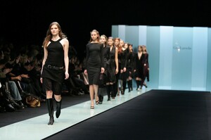 Guy-Laroche-FW2005-12.jpg