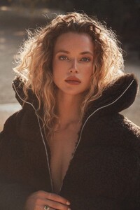 Hannah-Ferguson-Harpers-Bazaar-Greece-Cover-Photoshoot09.jpg