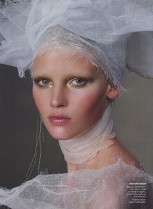 House_Meisel_US_Vogue_March_2010_02.thumb.jpg.fc4cc5a847993f1b70c7daf3bbe37cb2.jpg