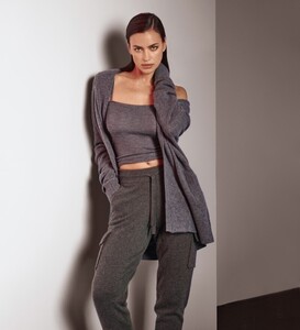 Irina-Shayk-NAKEDCASHMERE-Fall-2021-Campaign02.jpg