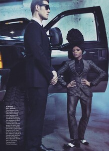 Klein_US_Vogue_April_2010_03.thumb.jpg.75cf17c46588f700c586337c203d7487.jpg