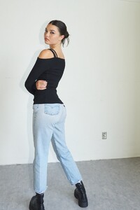 LNA-Amber-Rib-Long-Sleeve-strappy-top-in-black.jpg