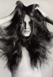 LilianeFerrarezi_VMayJune03phInezVinoodh_002.jpg