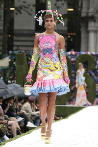 MOSCHINO-s2022-MO-0124.thumb.jpg.50174190e86a48165df265bda2222c99.jpg