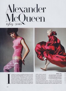 McQueen_US_Vogue_April_2010_01.thumb.jpg.6b994cff560bb2def68ed7d9cf4ec438.jpg