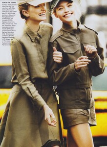 Military_Testino_US_Vogue_March_2010_01.thumb.jpg.473c4e238226051d7b512c641f61b2eb.jpg