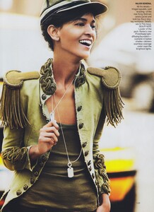 Military_Testino_US_Vogue_March_2010_04.thumb.jpg.5f650c89aac5c84652990084ffcfe01c.jpg