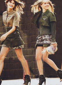 Military_Testino_US_Vogue_March_2010_09.thumb.jpg.834f4e629ab78659a5b9480b4bc40624.jpg