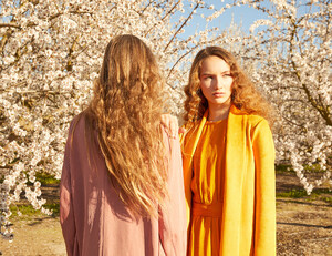 Modic-Fashion-Editorial-Blossom-Sisters-by-Dana-Nelson3.thumb.jpg.b9cc36ac12782279abe5f72ba8fa0530.jpg