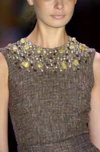 Monique-Lhuillier-FW2005-05.jpg