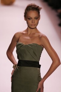 Monique-Lhuillier-FW2005-27.jpg