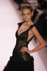 Monique-Lhuillier-FW2005-35.jpg