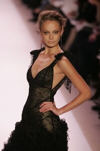 Monique-Lhuillier-FW2005-36.jpg