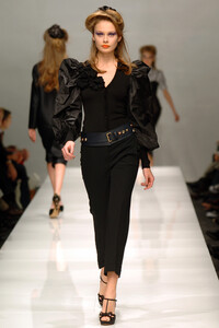 Moschino-FW2005-01.jpg