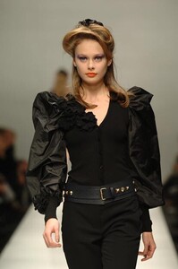 Moschino-FW2005-02.jpg