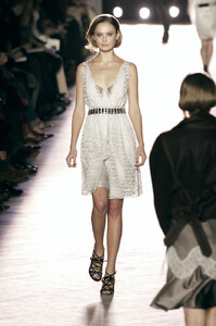 Nina-Ricci-FW2005-02.jpg