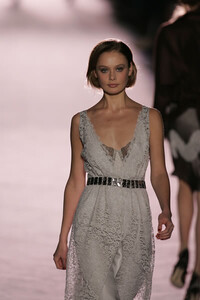 Nina-Ricci-FW2005-05.jpg