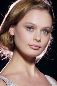 Nina-Ricci-FW2005-07.jpg