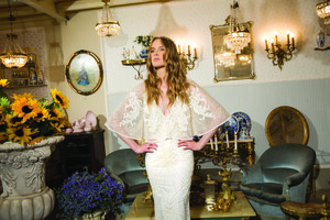 The-Coordinated-Bride-Michal-Medina-Alice-2018-S1703-Tim-Cape-01.jpg