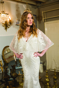 The-Coordinated-Bride-Michal-Medina-Alice-2018-S1703-Tim-Cape-02.jpg