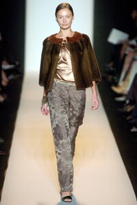 Vera-Wang-FW2005-01.jpg