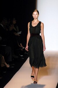 Vera-Wang-FW2005-11.jpg