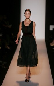 Vera-Wang-FW2005-12.jpg