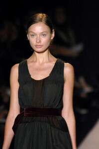 Vera-Wang-FW2005-15.jpg