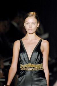 Vera-Wang-FW2005-29.jpg